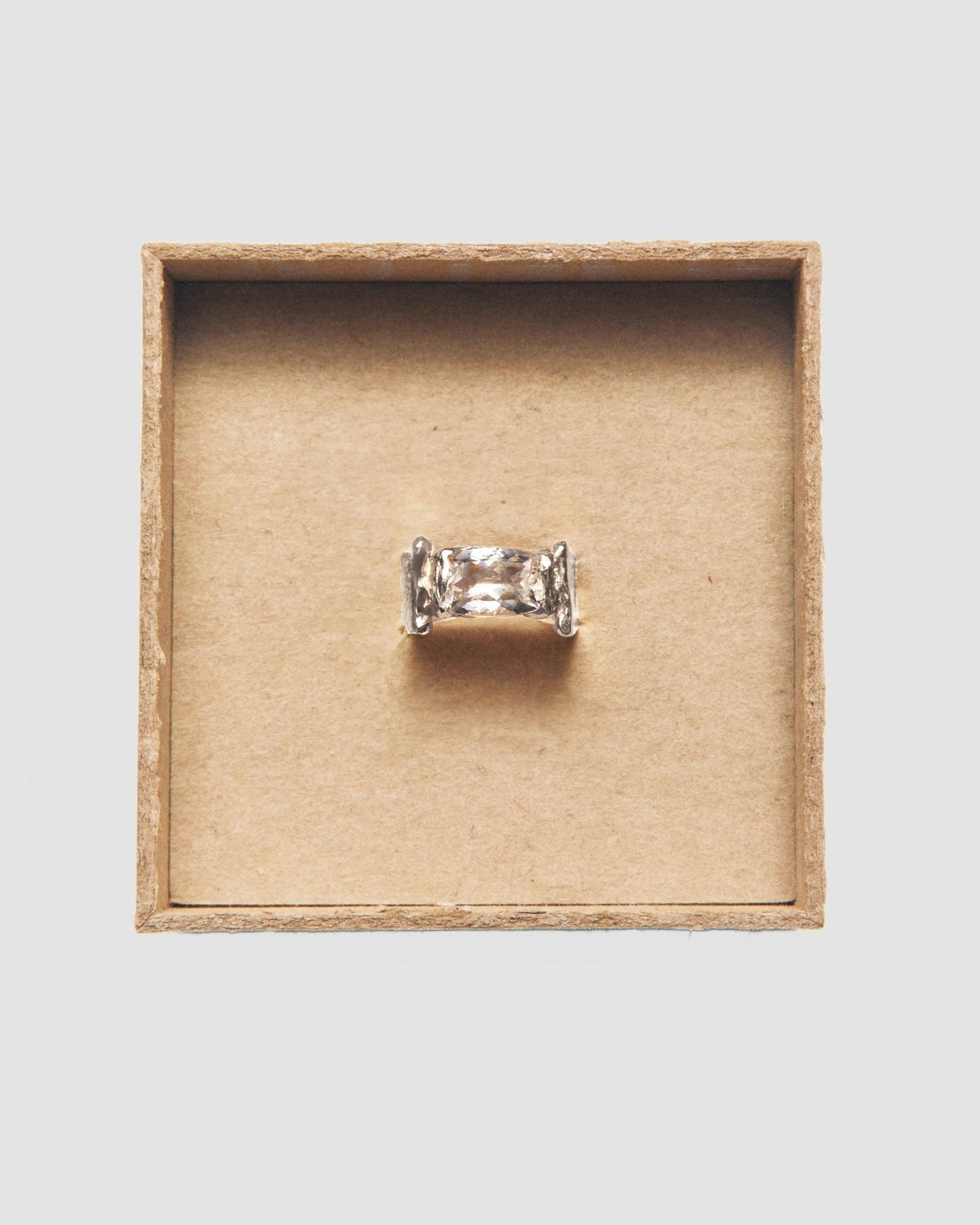 04 april white topaz ring silver singelbox