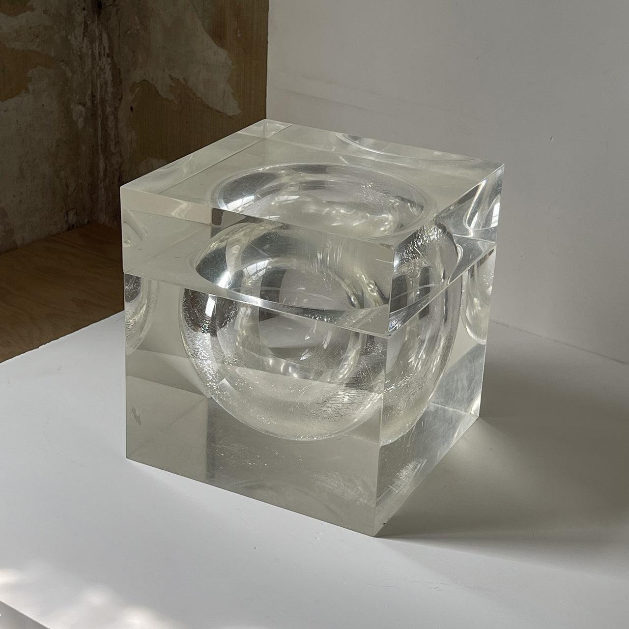 Boîte à bijoux en plexiglass année 70 attribuée à Christian Dior