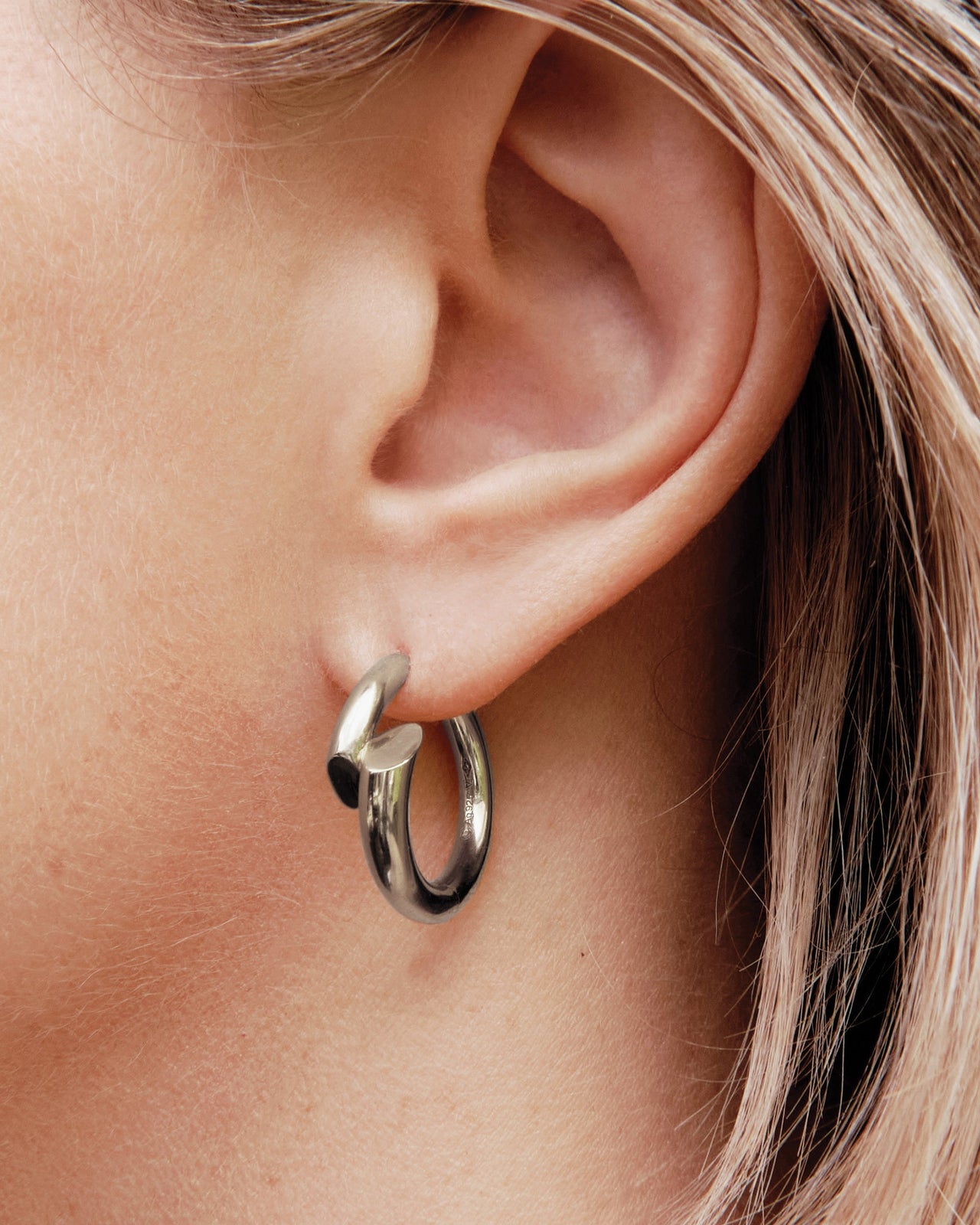 Boucle D oreille Creole Biseau - Charlotte Chesnais - Argent