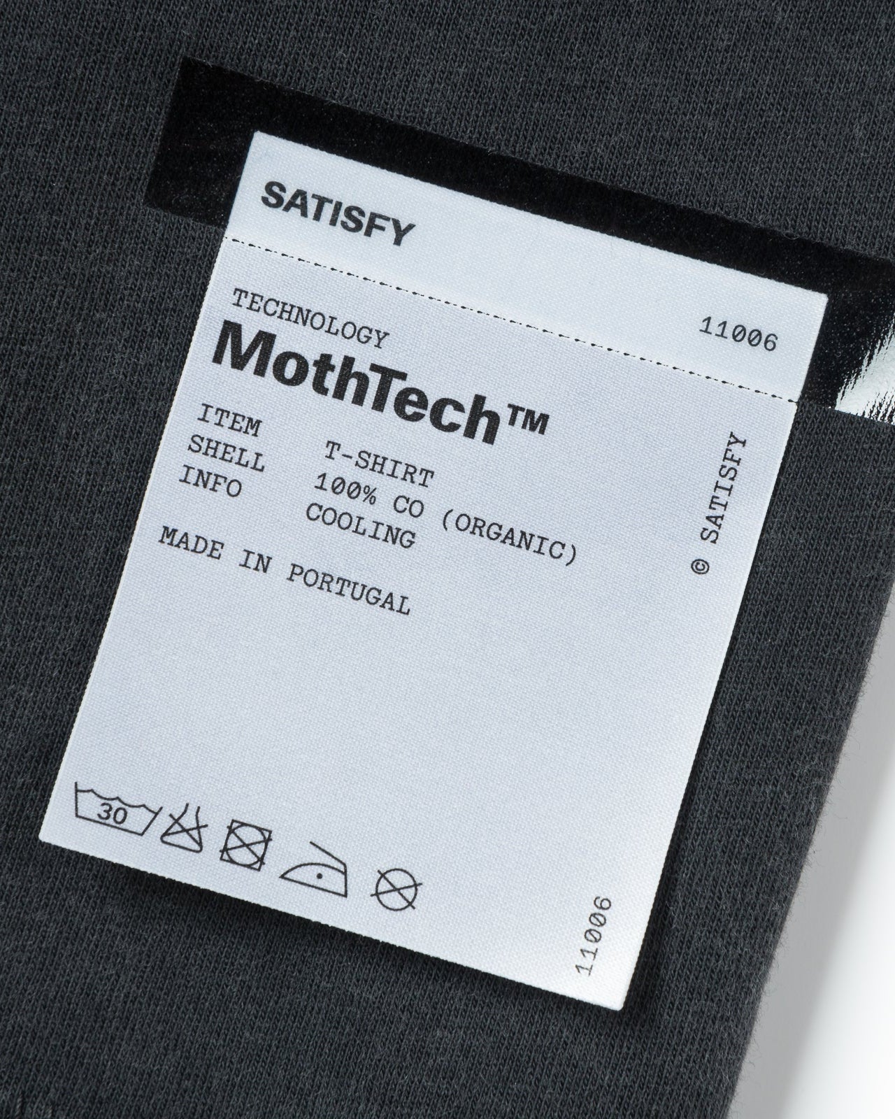 11006 00A15 mothtech t shirt aged black horse label