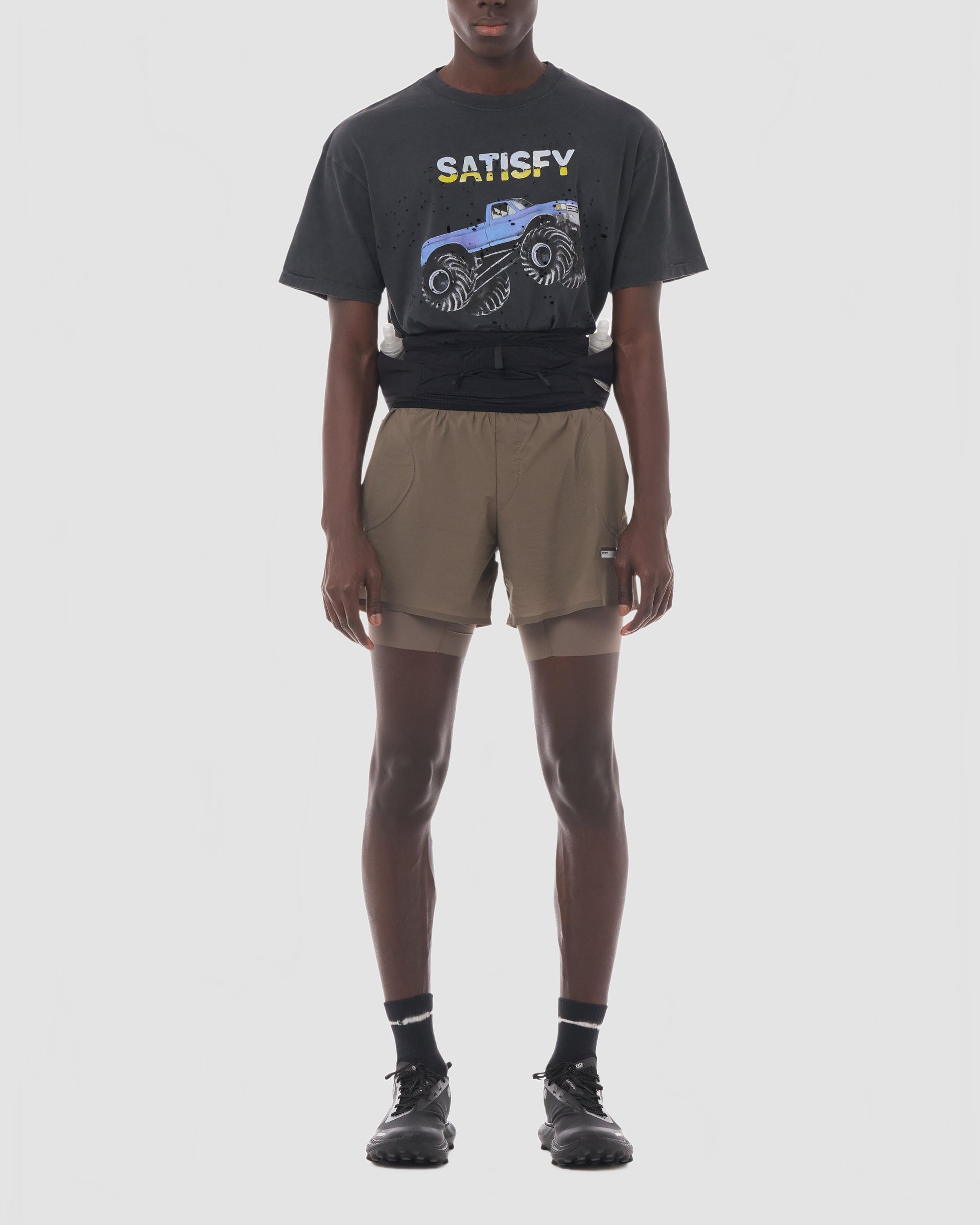 11006 00A21 MothTechT Shirt AgedBlack 1