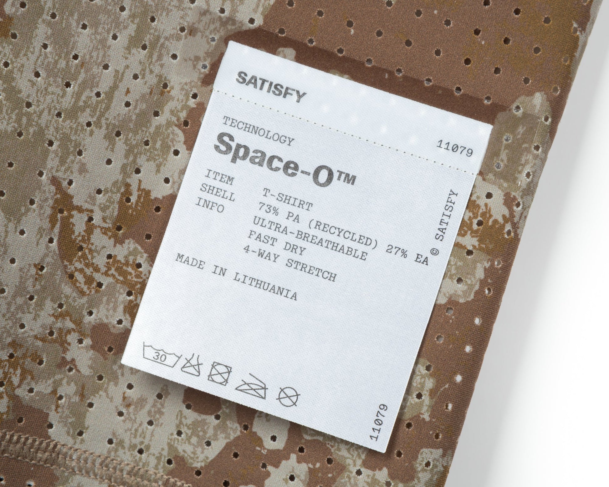 11079 59F01 space o t shirt camo care label