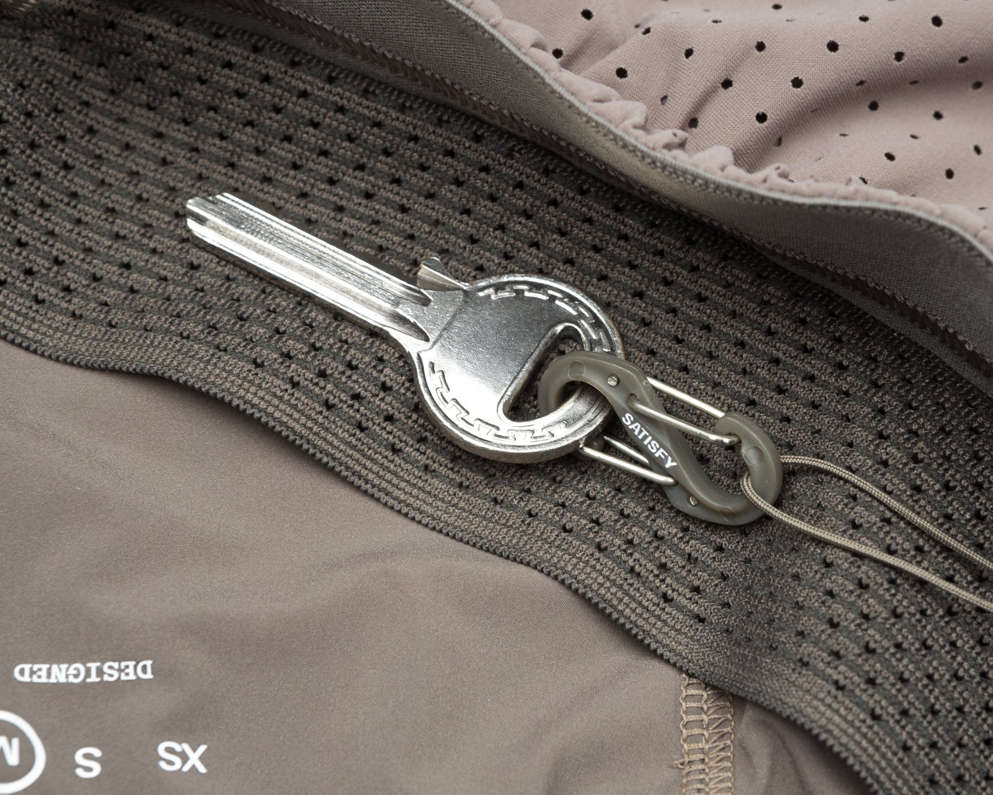 12043 FA Space O 5 shorts Falcon carabiner