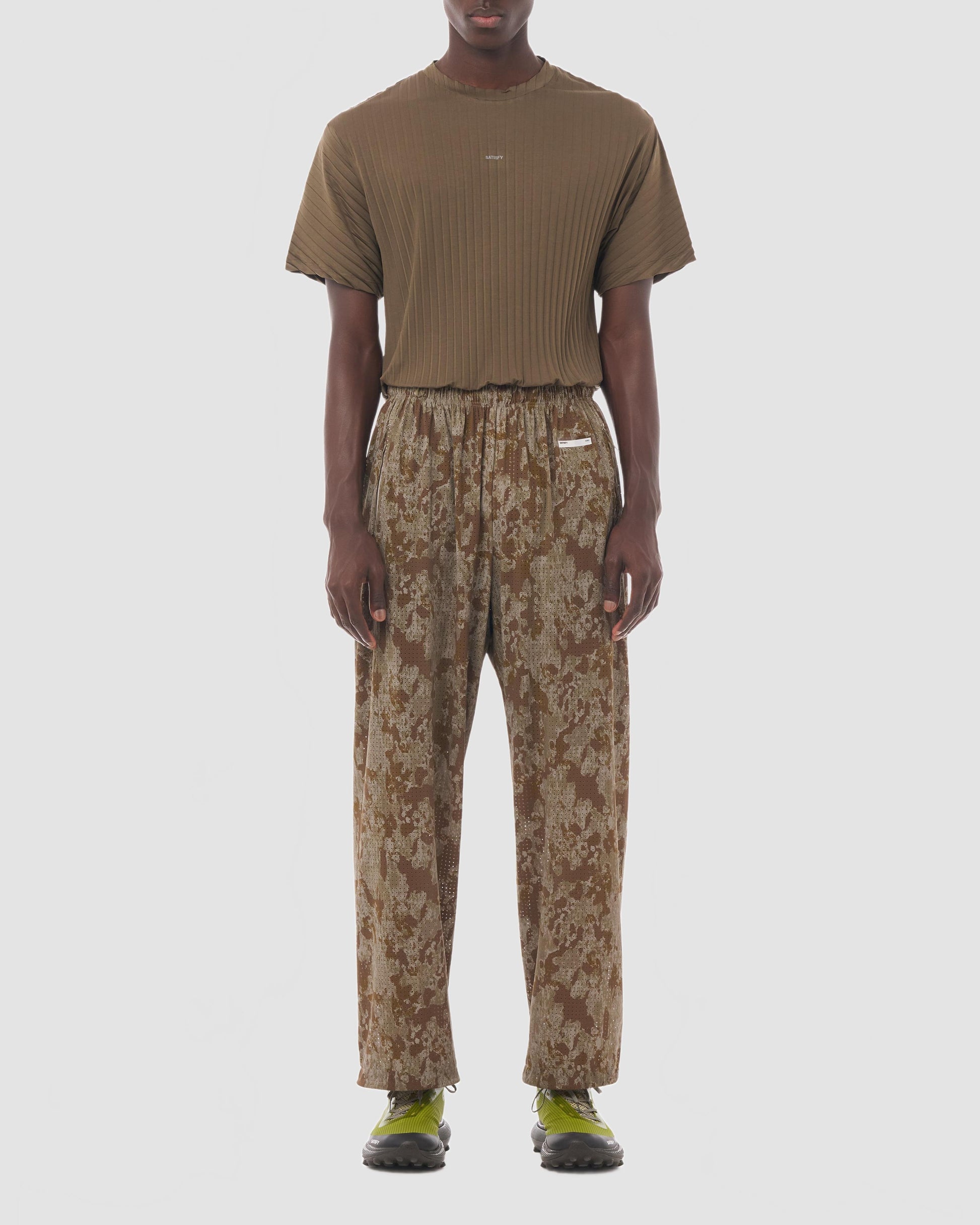 12049 59F00 Space OJoggerPants Camo 1