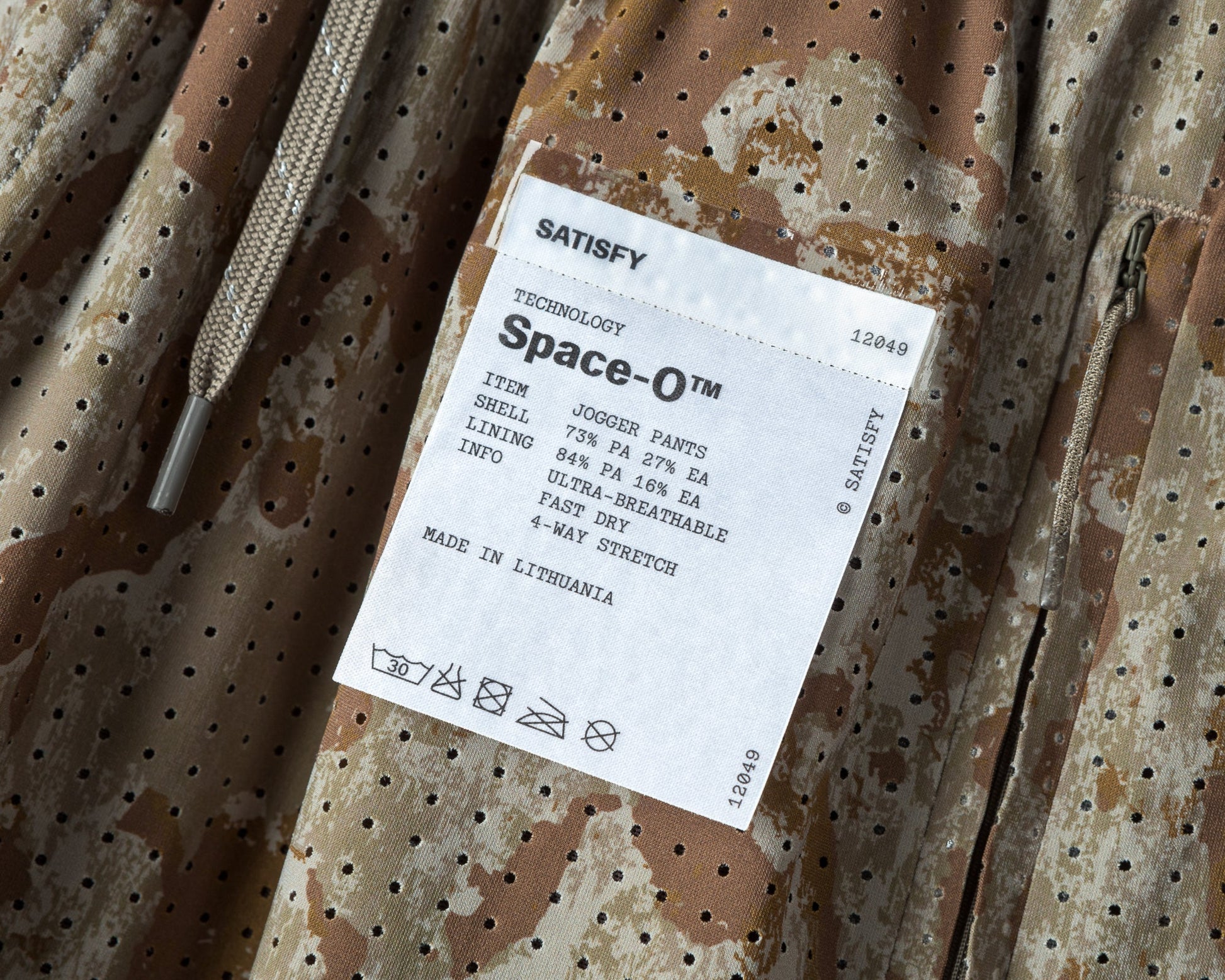 12049 59F00 space o jogger pants camo care label