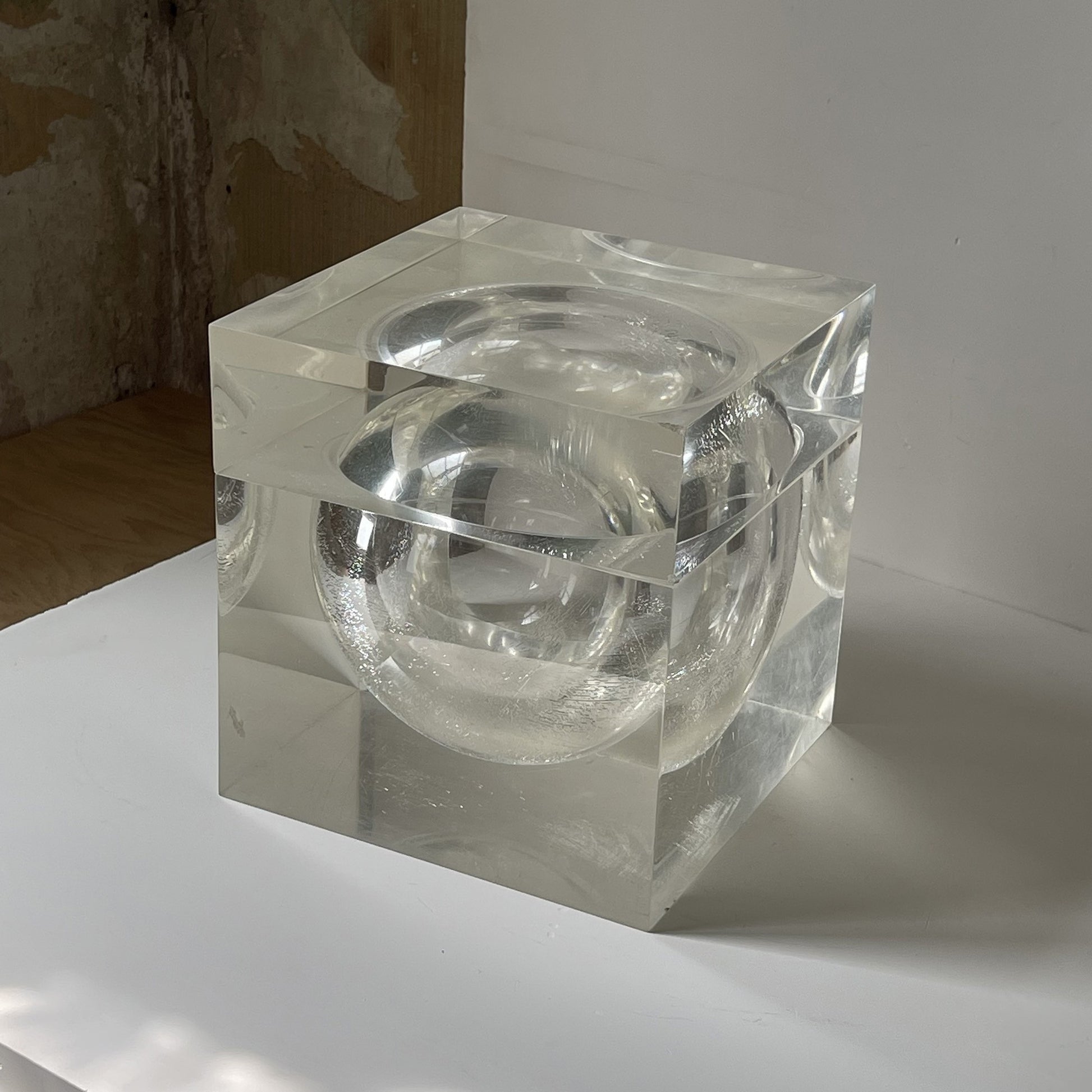 Boîte à bijoux en plexiglass année 70 attribuée à Christian Dior