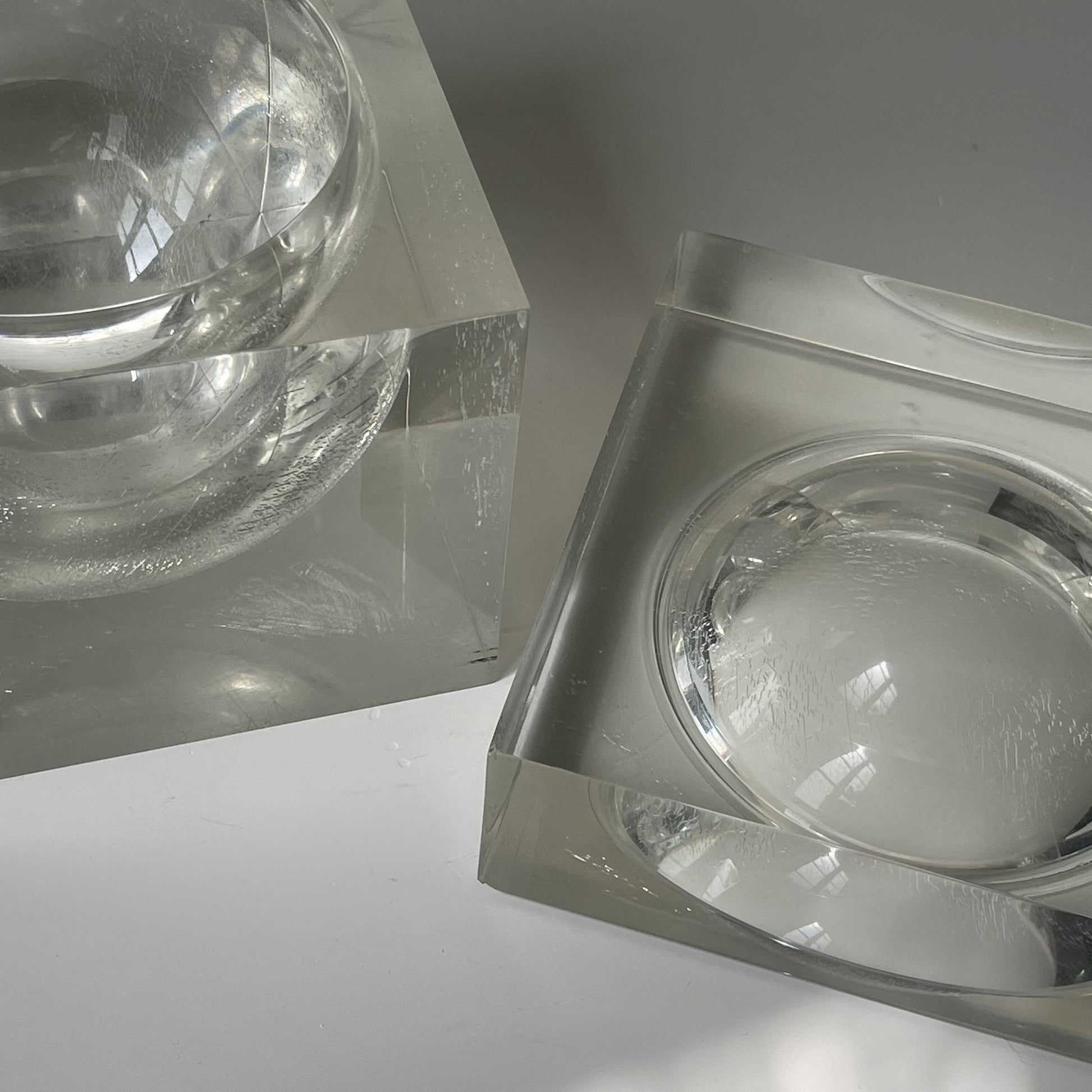 Boîte à bijoux en plexiglass année 70 attribuée à Christian Dior