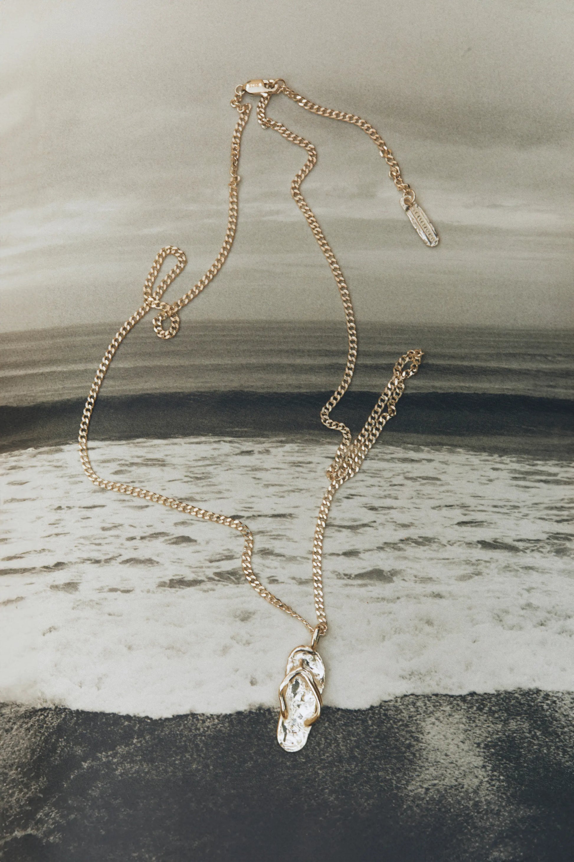 25 lacosta necklace chancla silver still simuero 1