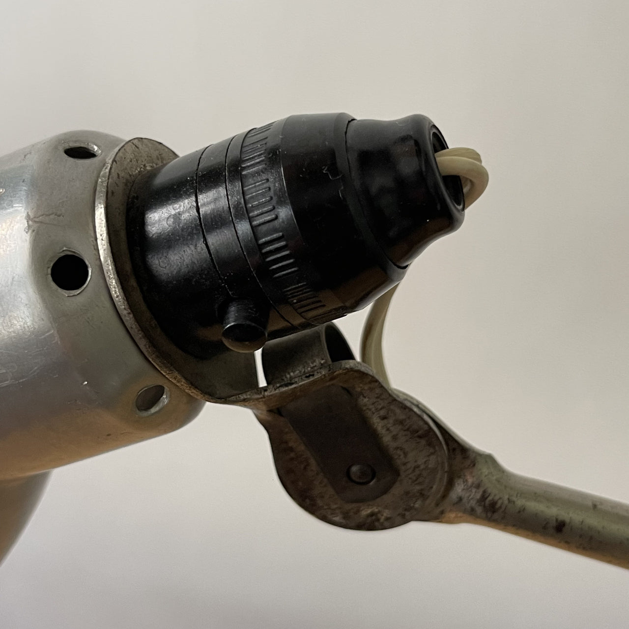 Lampe d'atelier Gras chromée modèle 222