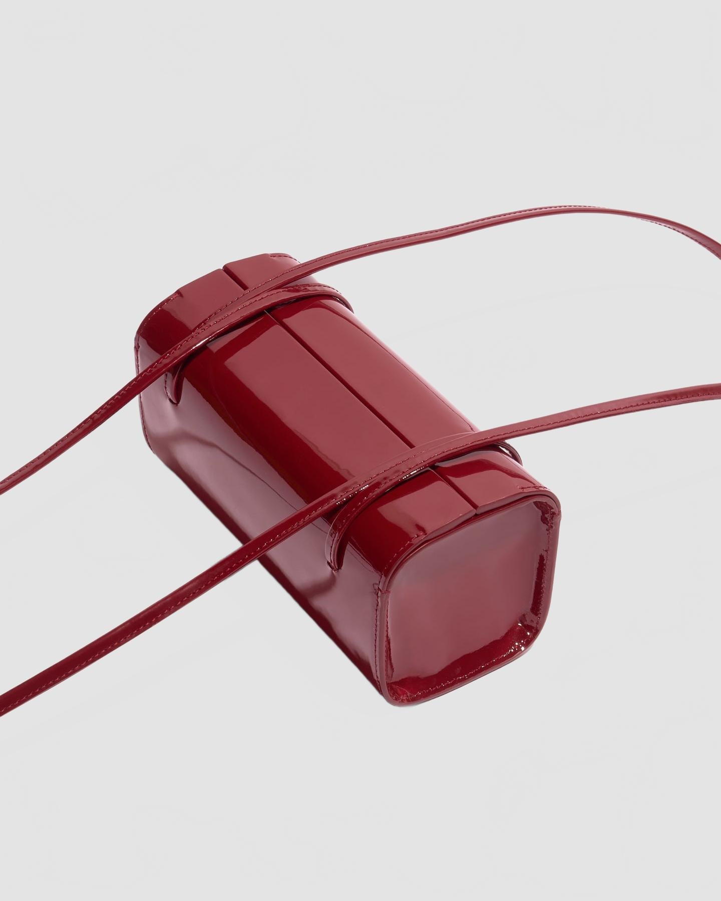 Mie lipstick patent 4