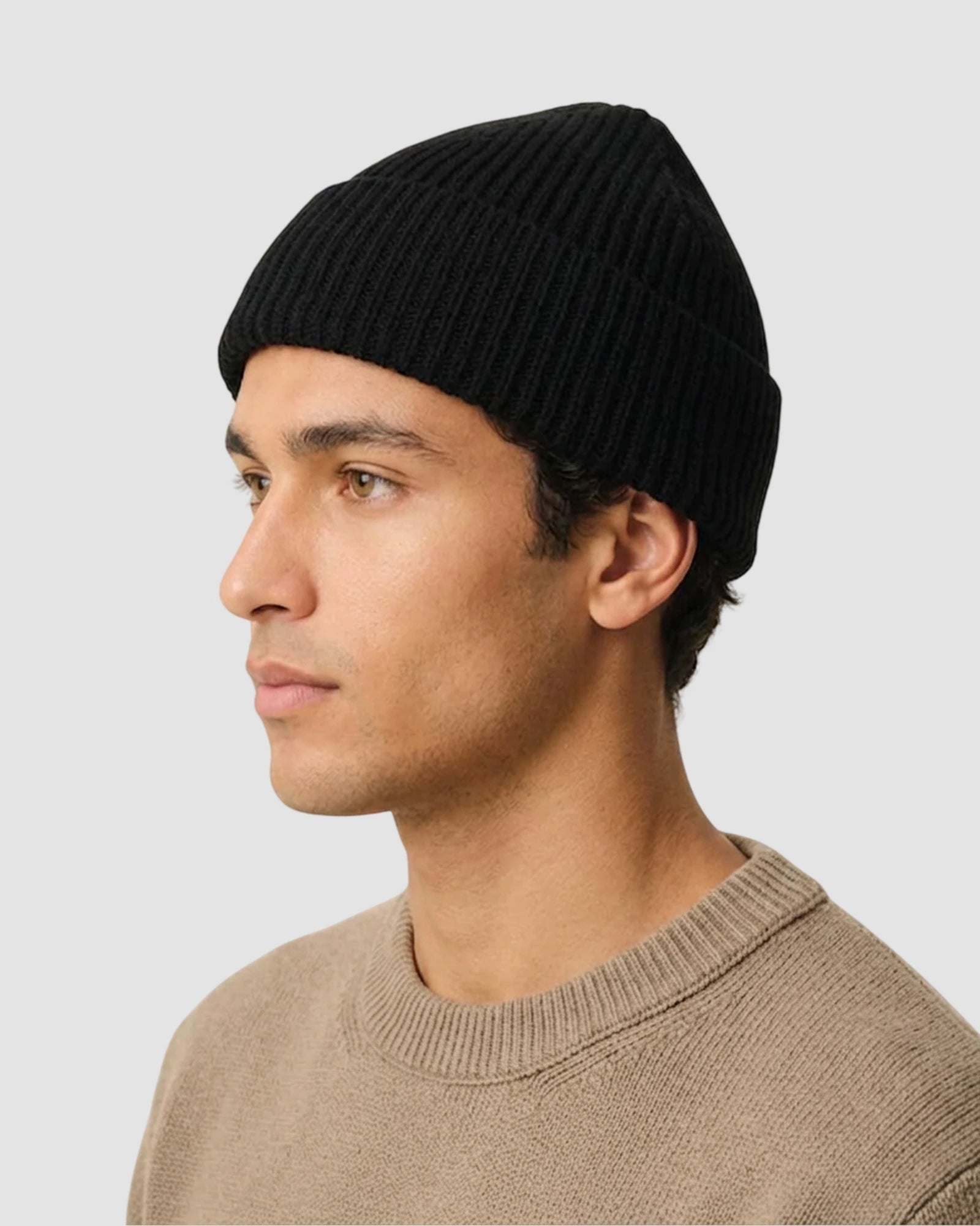 beanie with red ami de coeur   ami   black red 5