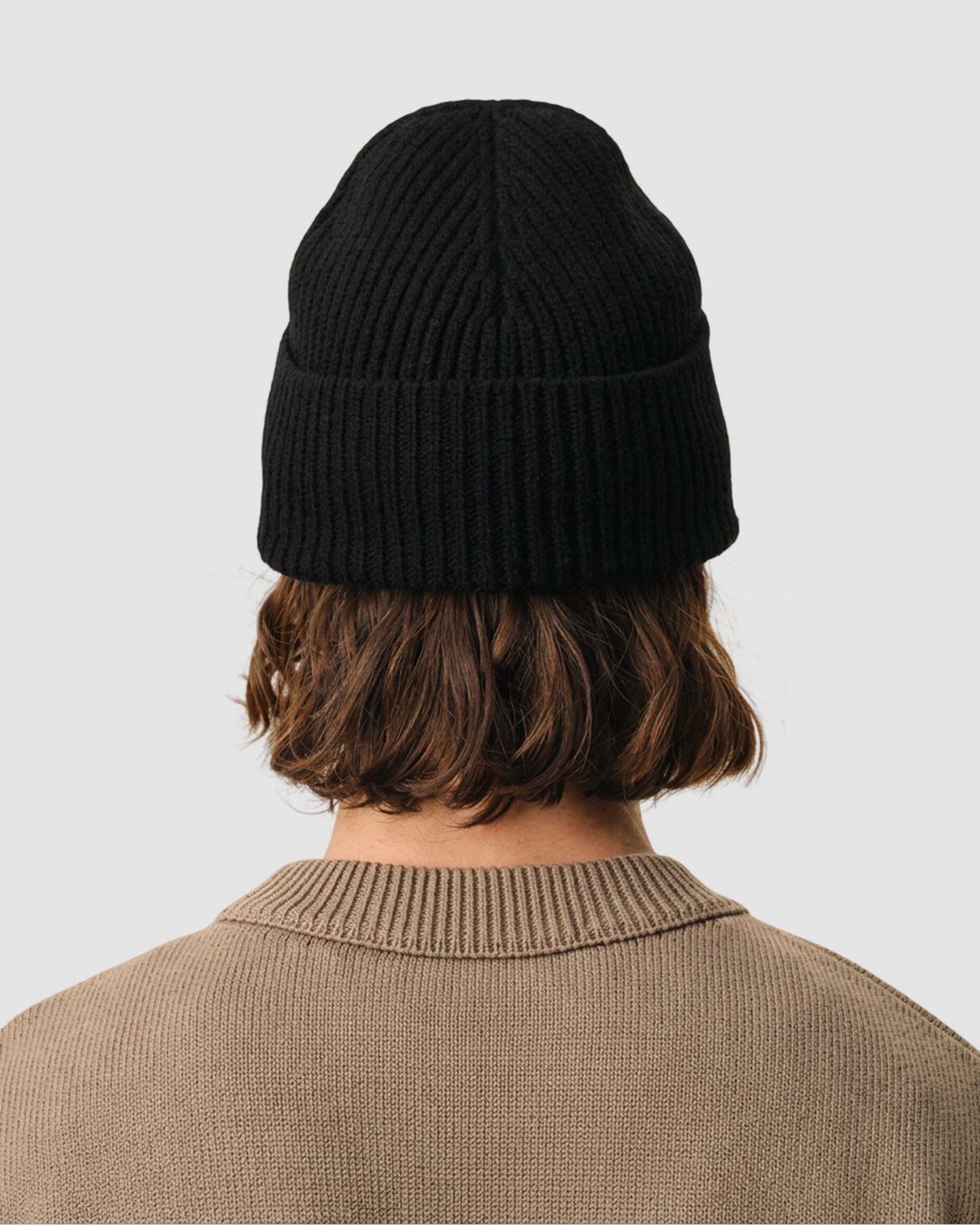 beanie with red ami de coeur   ami   black red 6