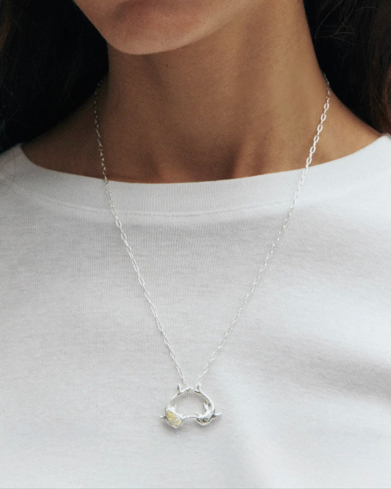 simuero 26 delfina los delfines necklace silver ecom 02 40a7aa06 57cd 415a b416 a67d9cc484c3